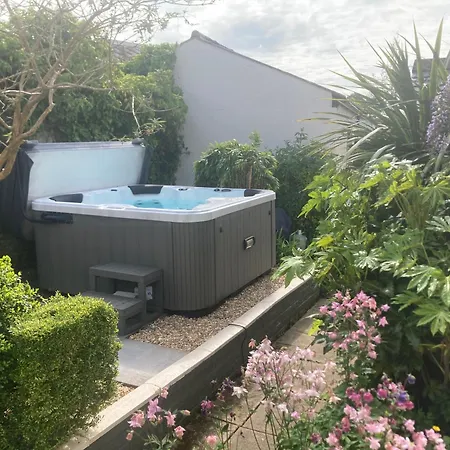 Bryntirion Farmhouse Apartment With Hot Tub Llanfair Caereinion Exterior photo