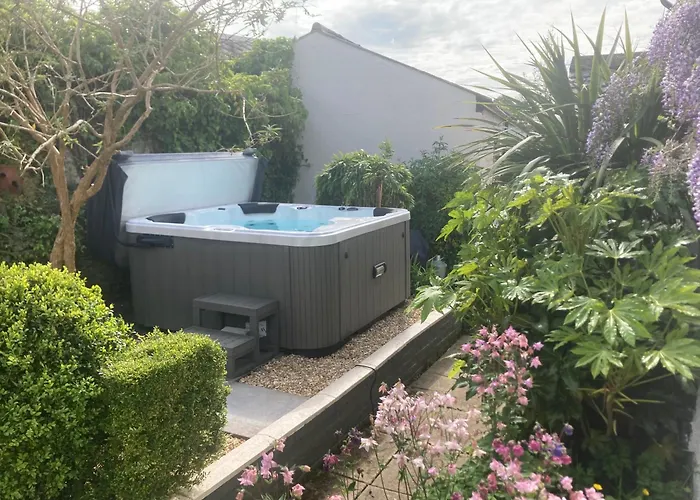 Bryntirion Farmhouse Apartment With Hot Tub