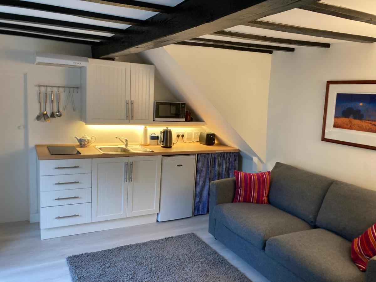 Apartment Bryntirion With Hot Tub *