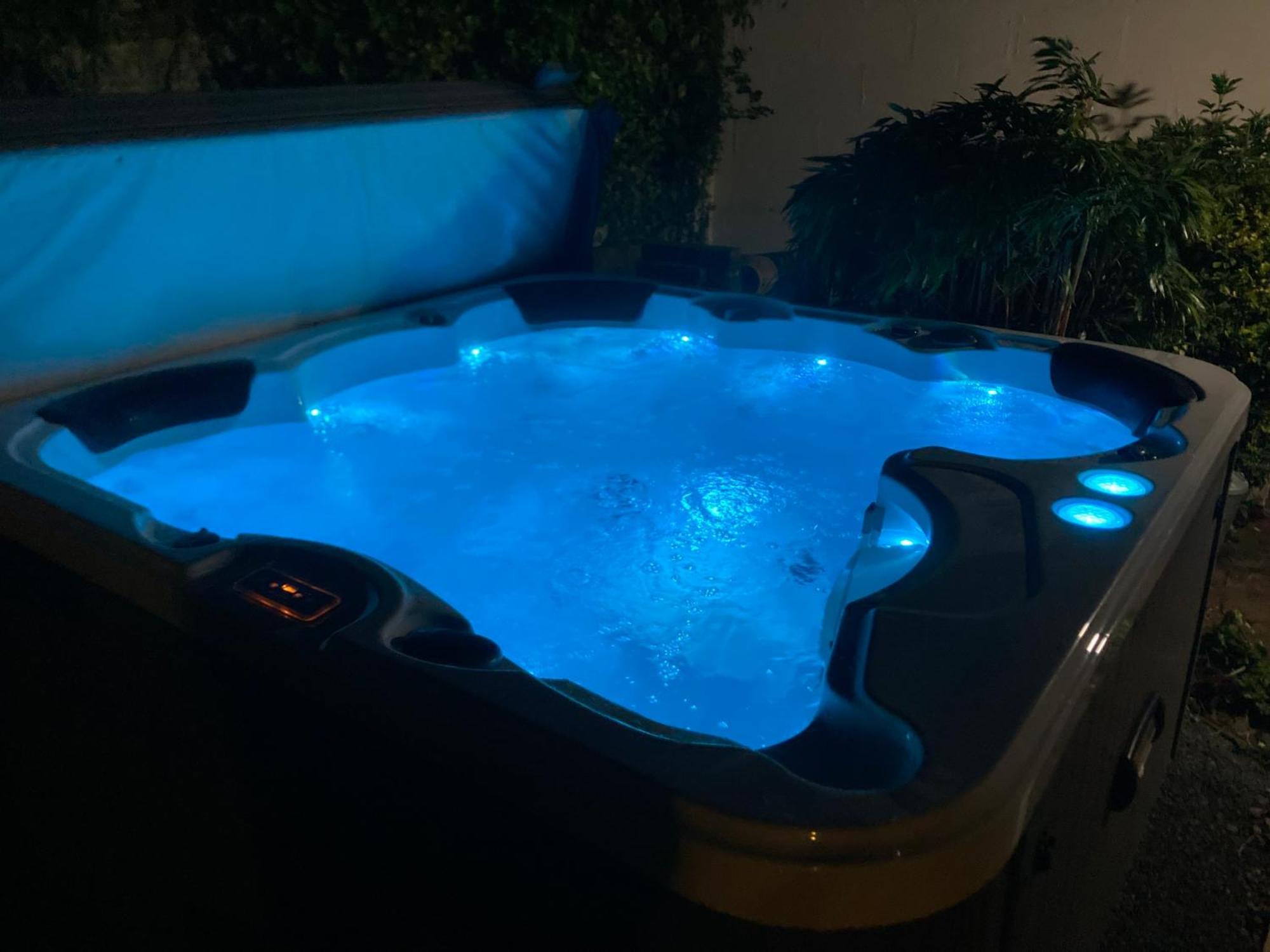 Bryntirion With Hot Tub *
