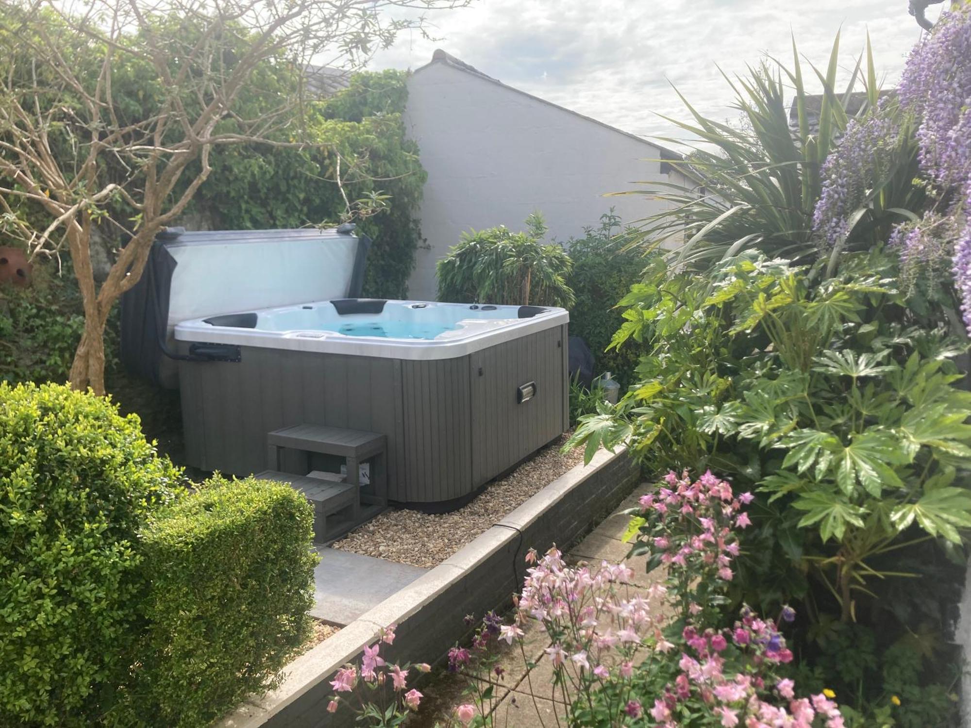 Bryntirion With Hot Tub * Llanfair Caereinion
