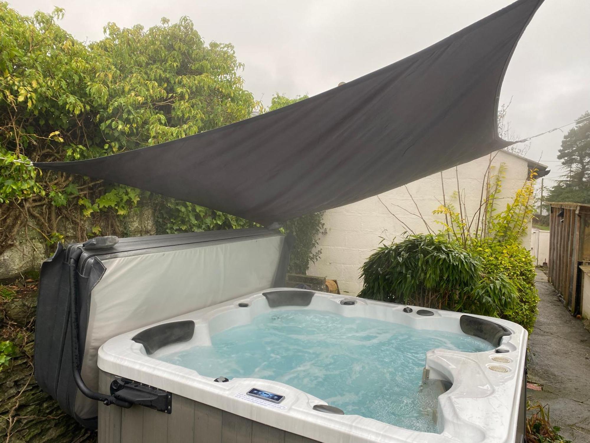 Bryntirion With Hot Tub Apartment